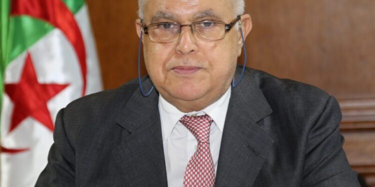 وزير الطاقة: آفاق سوق النفط تبعث على ” تفاؤل حذر”