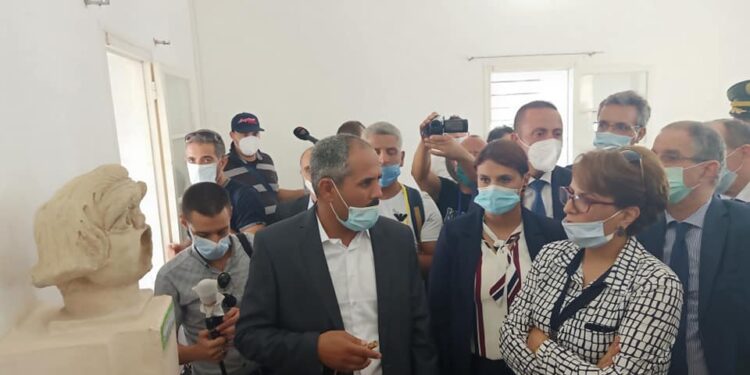 وزيرة الثقافة تؤكد ضرورة الاستثمار في الشخصيات التاريخية