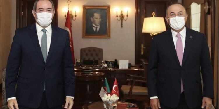 بوقدوم يتباحث مع نظيره التركي