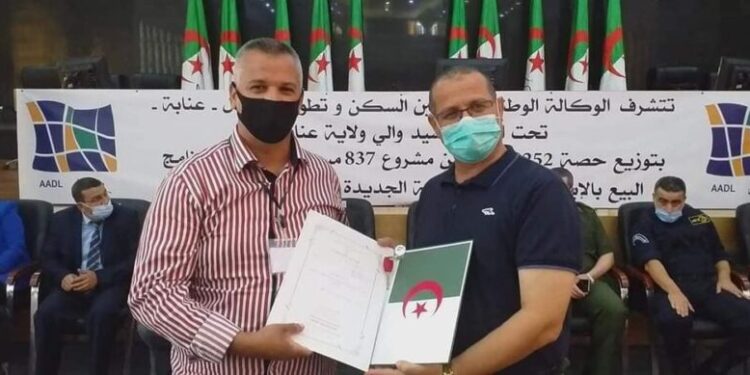 تسليم مقرّرات الإستفادة لمكتتبي حصة 252 سكن “عدل” في عنابة