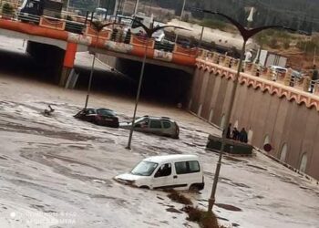 أمطار رعدية بباتنة تتسبب في غلق الطريق