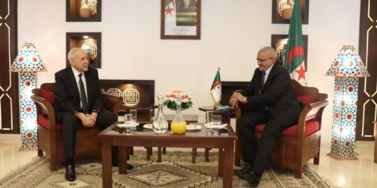 مشاورات لتطوير التبادل السياحي بين الجزائر وفرنسا
