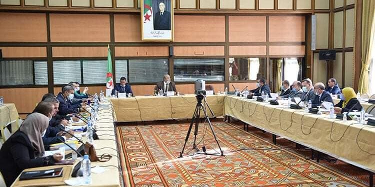 مشروع قانون المالية 2021 يعرض على اللجنة المختصة