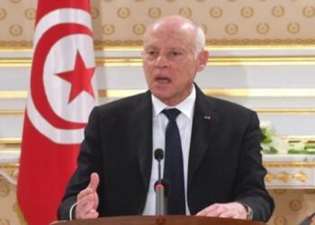 تونس : قيس سعيد يأمر الجيش بفرض حظر التجوال
