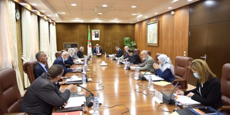 احالة مشروع قانون المالية 2021 على اللجنة المختصة بالبرلمان