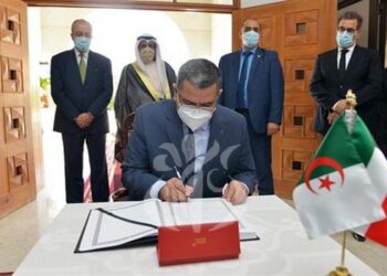 عبد العزيز جراد يوقع على سجل التعازي بسفارة الكويت