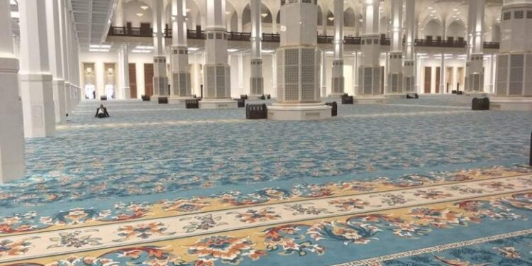 الوزير الأول يفتتح قاعة صلاة جامع الجزائر