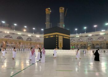 المسجد الحرام يستقبل أول أفواج المعتمرين