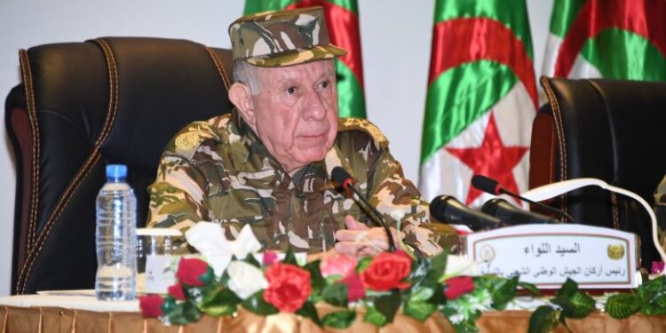 الفريق شنقريحة يشرع في زيارة عمل إلى الناحية العسكرية الأولى