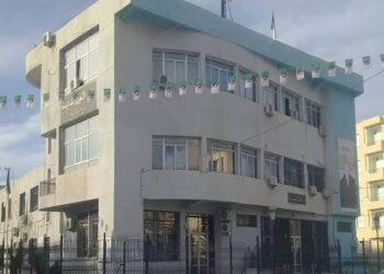 مواطن يضرم النار بمكتب بلدية في سطيف