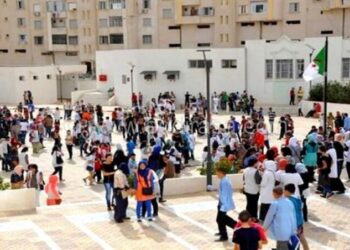 تلاميذ المتوسط والثانوي يلتحقون بمقاعد الدراسة هذا الأربعاء