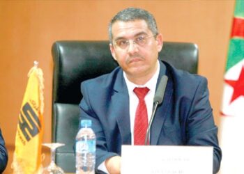 حكار يدعو إلى الاحترام الصارم للحواجــز الوقائيـة داخـل وخـارج الشـركة