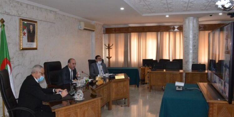 كورونا: وزير الداخلية يدعو الولاة إلى اتخاذ إجراءات عاجلة وصارمة