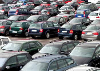 الجمارك توافق على وقف بيع السيارات المحجوزة بالمزاد العلني