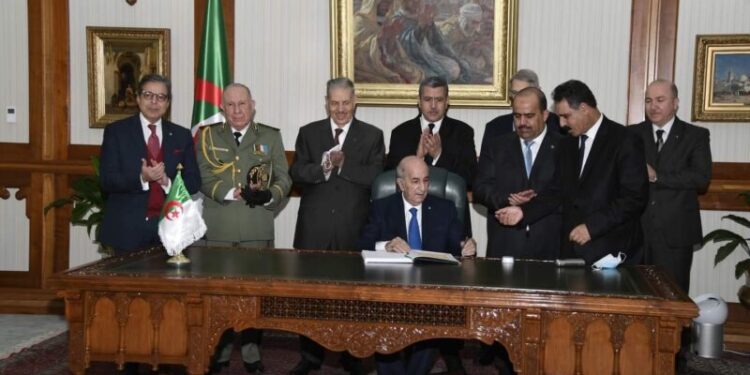 رئيس الجمهورية يوقع على قانون المالية لسنة 2021