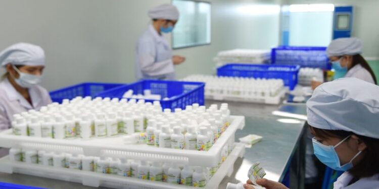 البروفيسور علي فطوم: فعالية لقاح “موديرنا” بلغت 95%