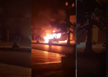 شاهد.. احتراق سيارة بشارع ديدوش مراد بعين وسارة ولاية الجلفة