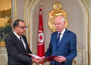 رئيس الوزراء التونسي يجري تعديلا وزاريا واسعا