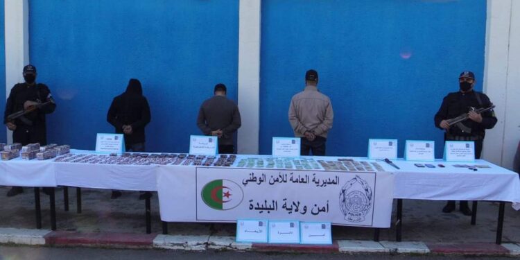 البليدة : توقيف ثلاثة أشخاص وحجز أقراص مخدرة