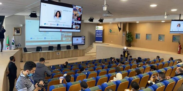 بومزار: سنواصل المساهمة في تنمية المعارف التكنولوجية