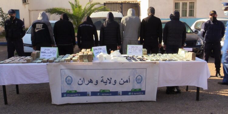 أمن وهران: تفكيك شبكة إجرامية دولية وحجز 4.250 كلغ من الكوكايين الخام