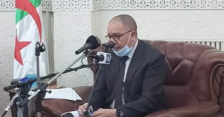 معسكر : رئيس بلدية يحرم مواطنيه من مدرسة بسبب العروشية