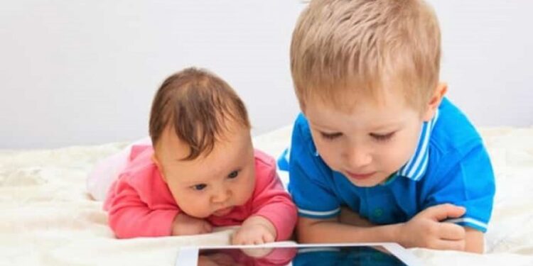 جيل أطفال شاشات اللمس عرضة لتشتت الانتباه