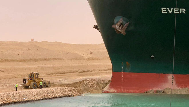 جنوح باخرة بالسويس يؤثر على سعر النفط