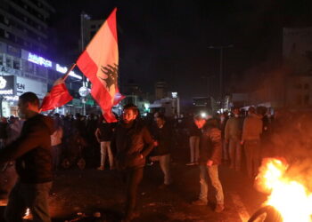 لبنان.. قطع الطرقات في جميع أنحاء البلاد