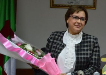 المرأة تعرض صناعاتها التقليدية بالخارجية