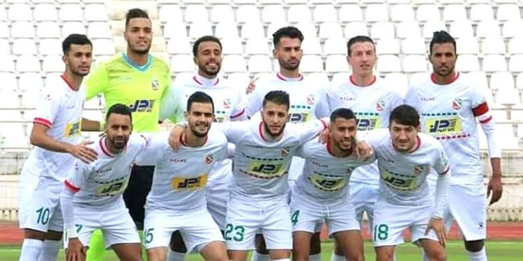 لاعبو “المكرة” يهددون بهجرة جماعية