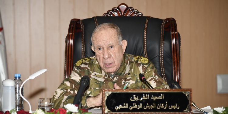الفريق شنقريحة بالمدرسة الحربية