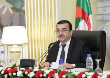 الحكومة تناقش تنظيم نشاطات المحروقات