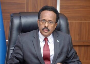الرئيس الصومالي يتراجع عن تمديد ولايته