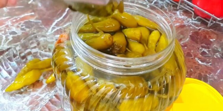هذه مخاطر تحضير المخللات في العبوات البلاستيكية