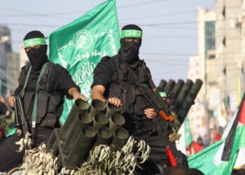سلاح الفلسطينيين.. من الحجارة إلى الصواريخ