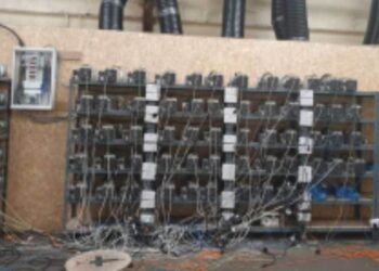 كمين لضبط مخدرات ينتهي بالعثور على مصنع “بيتكوين”