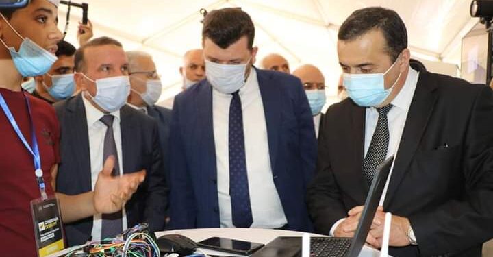 بالصور.. وزيرا الطاقة والمؤسسات الناشئة يستمعان لانشغالات الشباب
