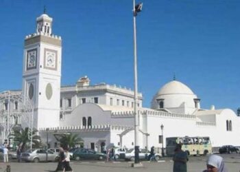 أماكن العبادة ممنوعة على المترشحين !