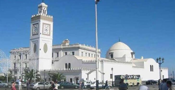 أماكن العبادة ممنوعة على المترشحين !