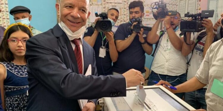 بن قرينة: انتخبنا لاخراج الجزائر من أزمتها السياسية والاقتصادية