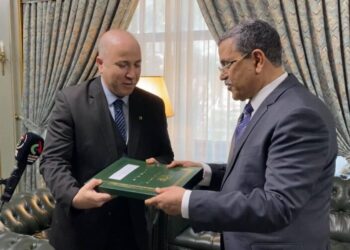 بالصور.. بن عبد الرحمان يتسلم مهامه وزيرا أول