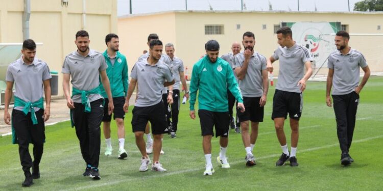 ماذا يقول سليماني لمدرب بلماضي؟