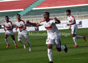 العميد يوقف زحف النسور نحو المقدمة