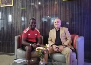 بن حمزة يزور منتخب ليبيريا بمكان إقامته