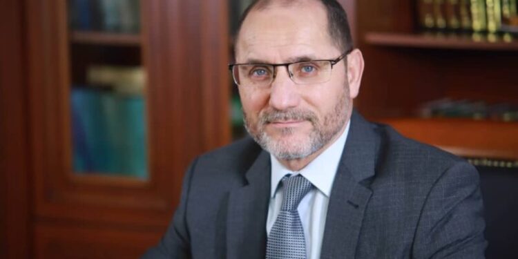 مقري في ندوة صحفية اليوم