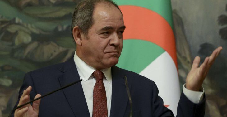 بوقدوم يستقبل السفير الجديد للفاتيكان بالجزائر