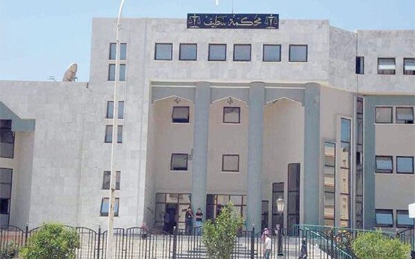 ايداع مترشح للبكالوريا الحبس بعد زراعة شريحة “بلوثوت” في أذنه