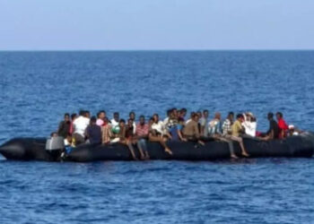 البحرية الليبية تنقذ 59 مهاجرا