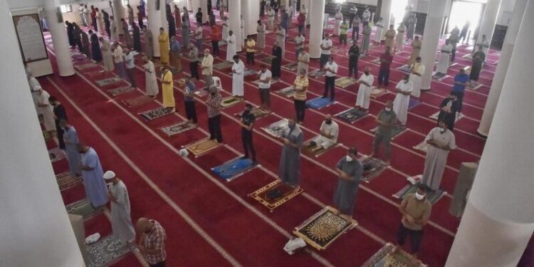 تعليق صلوات جماعية بالجزائر
